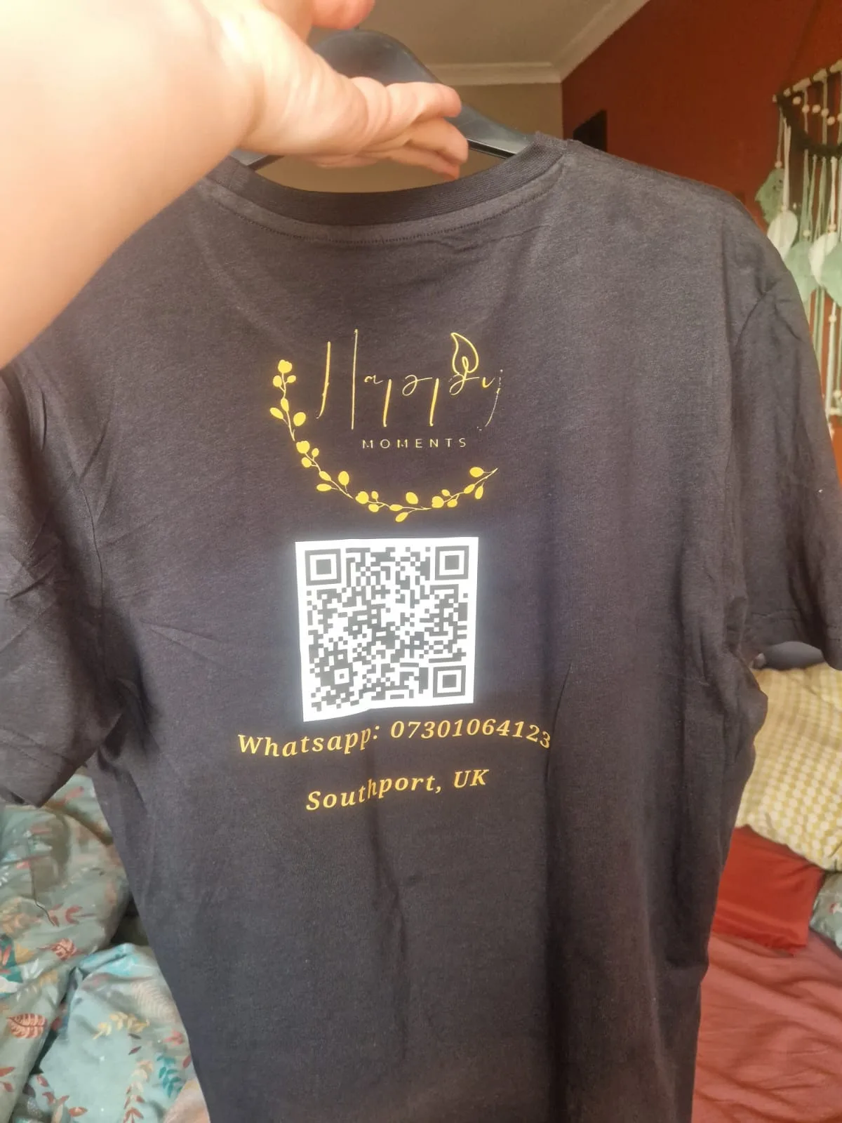 Grey t-shirt with gold Mr Ivy back branding and QR code